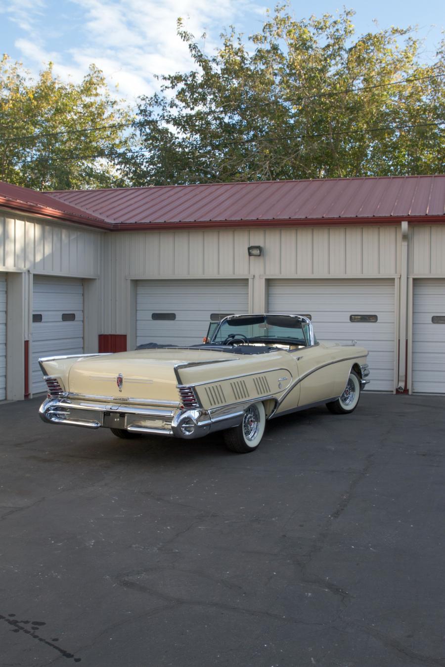  Buick Limited Convertible 1958 года  (фото 2 из 57)